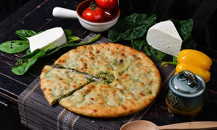 /catalog/osetinskie-pirogi/image1/pirog_so-shpinatom-i-syrom_img1.webp