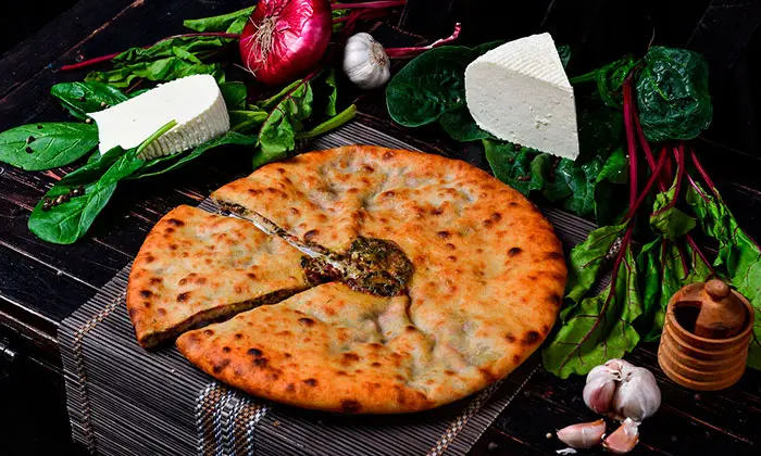 /catalog/osetinskie-pirogi/image1/pirog_so-svekolnymi-listyami-i-syrom-sakharadzhin_img1.webp